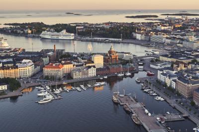Helsingin keskustaa kuvattuna ylhäältä päin.